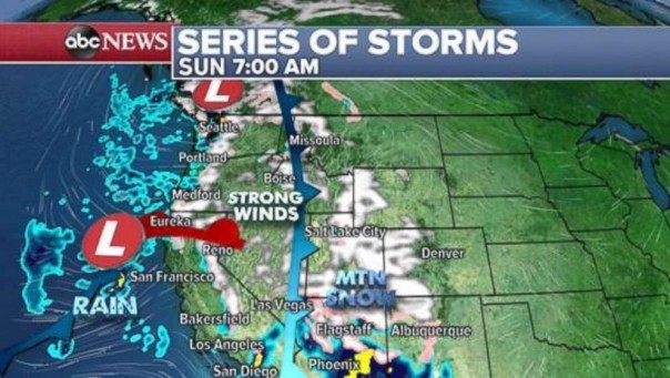 Badai besar bergerak ke Pantai Barat pada hari Minggu pagi