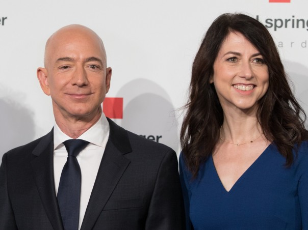 Jeff Bezos dan istrinya, MacKenzie Bezos
