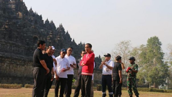 Presiden Joko Widodo tinjau Candi Borobudur