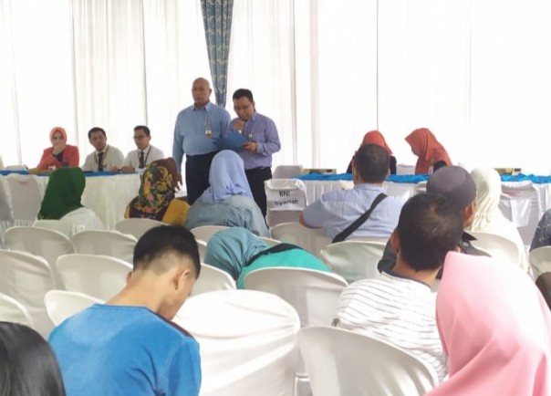 Manajer Fungsi Koordinasi dan Komunikasi Kebijakan, Jonataruli dalam pembukaan layanan penukaran uang jelang Nataru di halaman Kantor KPw BI Riau pada Senin (9/12/2019)