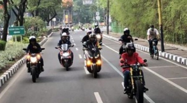 Presiden Jokowi tidak menyalakan lampu sepeda motor saat berkendara. /Ist.