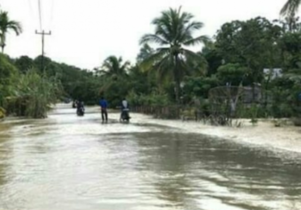 Sejumlah kawasan di Kabupaten Kampar mulai terendam banjir dengan ketinggian air yang bervariasi. (ilustrasi/int)