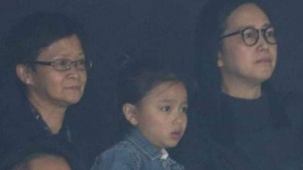 Begini wajah cantik Hanna, saat menyaksikan konser tunggal sang ayah, Andy Lau. Foto: int 