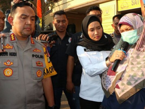 Asteria Fitriani saat berikan penjelasan di hadapan awak media (foto. Media indonesia)