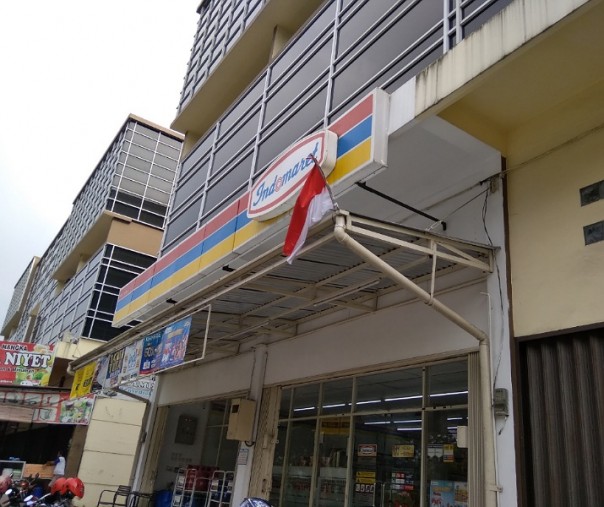 Pemasangan bendera merah putih di kota Pekanbaru