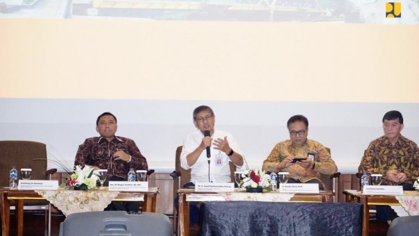 Direktur Jenderal Bina Konstruksi Kementerian PUPR Syarief Burhanuddin saat menjadi narasumber pada acara Industry Briefing (Launching Konstruksi Indonesia 2019) dengan tema “Rantai Pasok Konstruksi 4.0 dalam Mendukung Percepatan Pembangunan Infrastruktur”, Selasa (10/09/2019) di Jakarta.