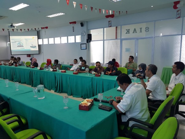 Press conference 'Menembus Batas Riau Terang' bersama manajemen PT PLN (Persero) Unit Induk Wilayah Riau dan Kepri pada Rabu (11/9/2019) 