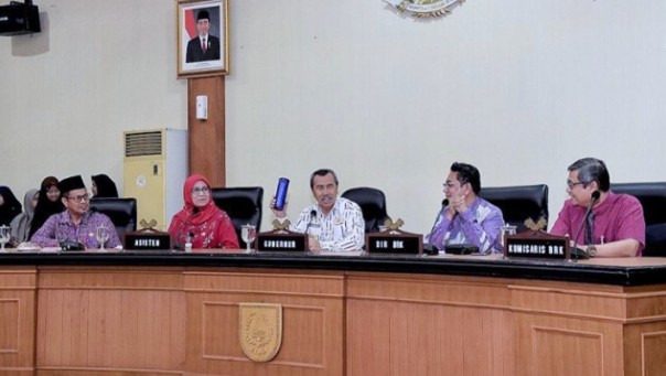 Gubernur Riau Syamsuar kampanyekan penggunaan botol air minum