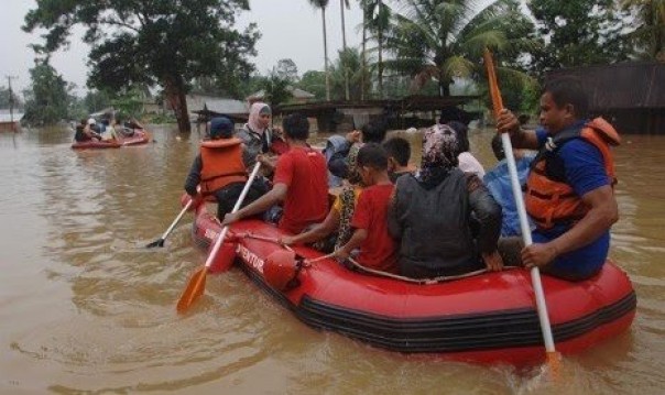 BPBD Riau kirim perahu karet untuk evakuasi.