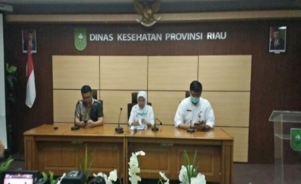 Konferensi pers kasus corona di Riau.