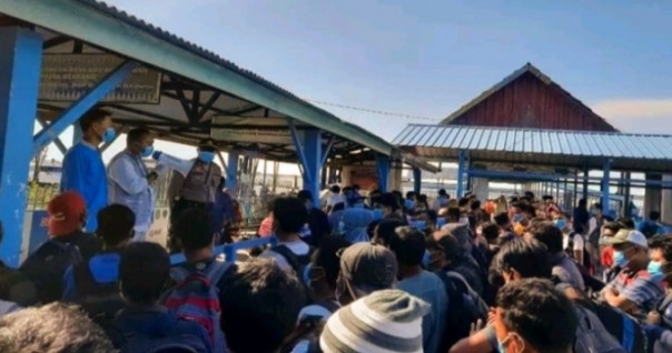 Ribuan pekerja migran Indonesia pulang dari Malaysia telah mulai berdatangan melalui beberapa pelabuhan di Provinsi Riau sejak Jumat (27/3) kemarin. (Ist)