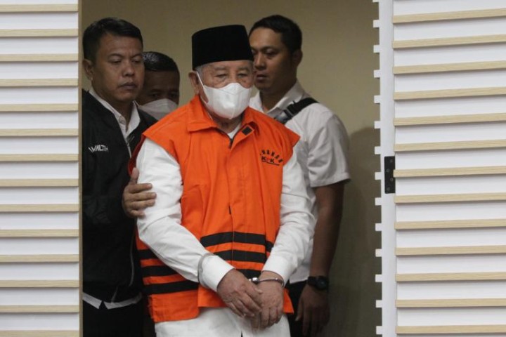 Berkas Lengkap  KPK Segera Seret Gubernur Malut Abdul Gani Ke Pengadilan