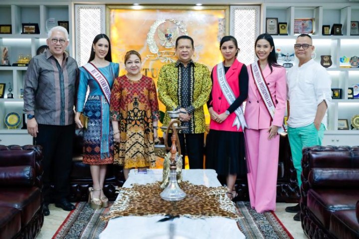 Bamsoet Dukung Fashion Show Tenun dan Batik Indonesia di San Polo  Italia