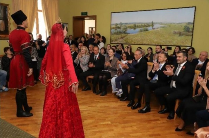 Kain Tenun Hingga Wayang Golek Meriahkan Pameran Budaya Di Rusia