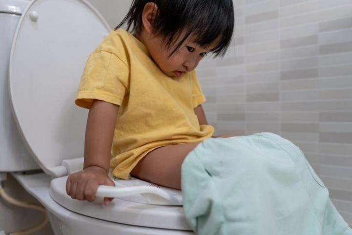 8 Cara Alami Mengatasi Sembelit pada Anak Tanpa Obat