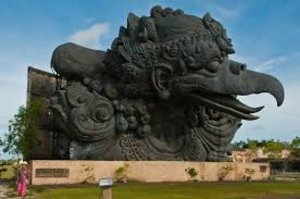 Patung Garuda Wisnu Kencana Bali 