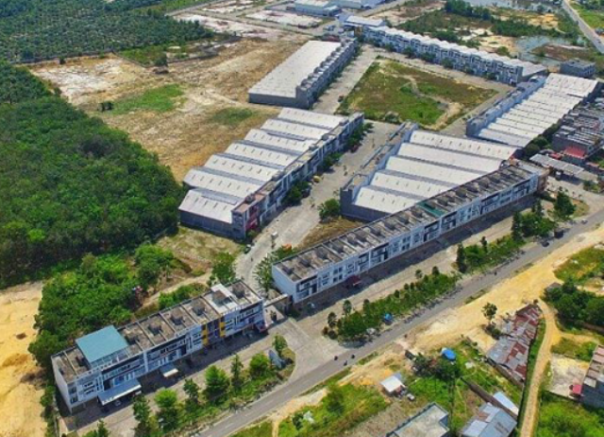 Kompleks pergudangan Platinum di Jalan Air HItam Kota Pekanbaru. Foto: ist 
