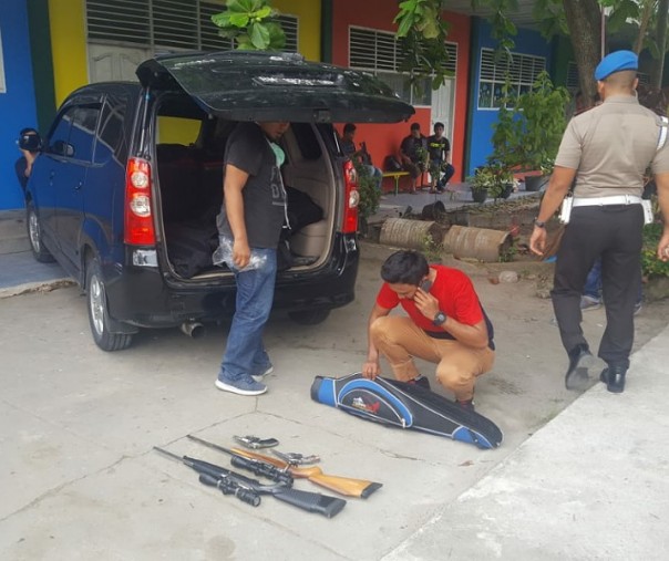 Polisi mengamankan barang bukti milik Satriandi