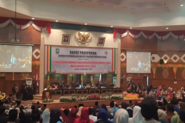 Prosesi pelantikan 65 anggota DPRD Provinsi Riau periode 2019-2024