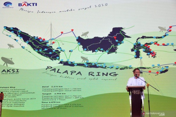 Menteri Komunikasi dan Informatika menjelaskan proyek Palapa Ring