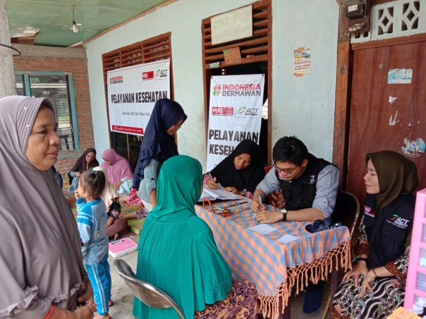 Masyarakat Dusun Luba Hilir, Kabupaten Rokan Hulu, Riau antusias mengikuti pelayanan kesehatan dihadirkan ACT dan MRI Riau pada Rabu (4/12/2019).