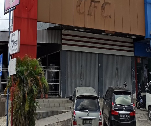 Ini foto CFC Sudirman Pekanbaru tutup, Kamis. 