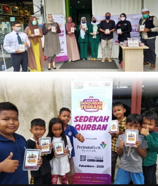 Distribusi 40 box daging kurban ke warga disekitar kantor Bank Permata Syariah Pekanbaru (atas). Anak-anak Dusun IV Kasang Kulim (bawah)