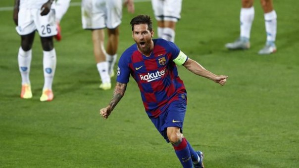 Selebrasi Lionel Messi usai cetak gol ke gawang Napoli.
