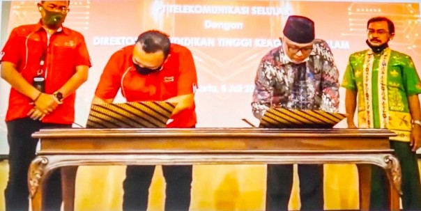 Penandatanganan nota kesepahaman kolaborasi Telkomsel bersama Kementerian Agama Republik Indonesia menghadirkan program Madrasah Digital Belajar Jarak Jauh di Jakarta, Senin (21/9/2020). /Ist