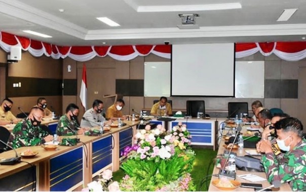 rapat koordinasi persiapan PSBM di ruang rapat lantai III kantor Bupati Kampar Bangkinang Kota, pada Selasa (29/9/2020).