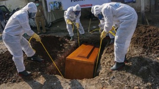 Ilustrasi pemakaman jenazah korban virus corona.