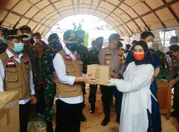 Gubernur Riau tinjau posko terpadu check point perbatasan Riau-Sumbar, Rabu (28/10/2020).