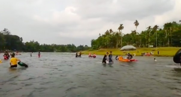 Sungai Gelombang, di Salo, Kabupaten Kampar.