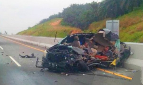 Minibus BM 1730 PM alami kecelakaan di jalan tol di Riau, 5 orang meninggal dan 2 luka berat, Rabu (13/1/2021).