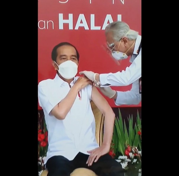 Presiden Jokowi menerima vaksin pada Rabu (13/1/2021).