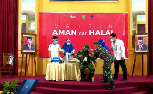 Pertama Divaksin di Riau, Danrem M Syech Ismed Mengaku Tidak Deg-degan/R1