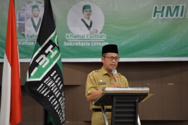Plh Sekda Prov Memberikan Arahan Saat pembukaan LK III HMI Badko Riau Kepri/R1