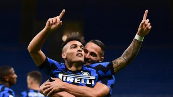 Ilustrasi pemain Inter Milan meluapkan kegembiraannya. 