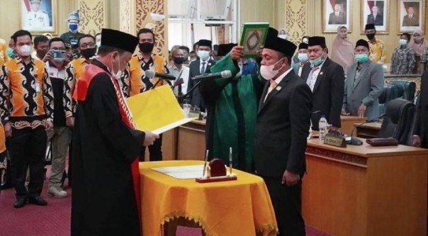 Baharuddin Resmi dilantik sebagai ketua DPRD kabupaten Pelalawan. /Ist