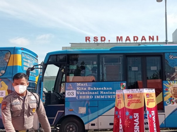 Bus vaksin keliling kota Pekanbaru