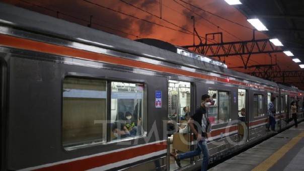 Meski Pandemi Telah Berakhir, Penumpang Commuter Line Tetap Wajib Pakai Masker
