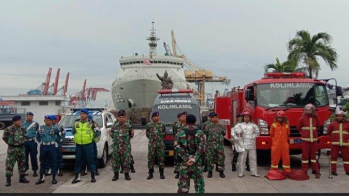TNI AL Siagakan Kapal Perang KRI Banda Aceh-593 untuk Penampungan Korban Kebakaran Depo Plumpang