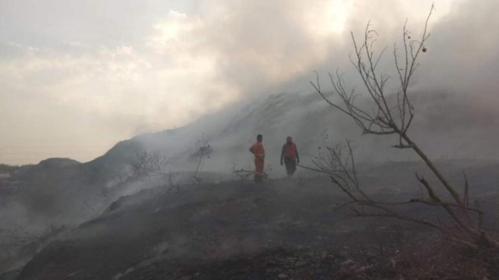 Api Di TPA Putri Cempo Belum Padam  BNPB Siap Kerahkan Water Boombing