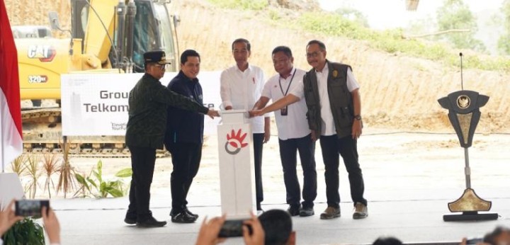 Jokowi Letakkan Batu Pertama Telkom Smart Office Di IKN Nusantara