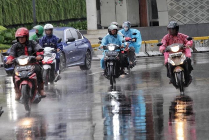 Ramalan Cuaca Jakarta Besok Kamis 25 April 2024  Info BMKG Sebut Siang Hujan