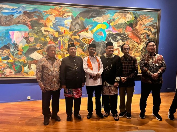 Hadir Di Pagelaran Seni IKA UII  Ketua MA Syarifuddin Bawakan Puisi