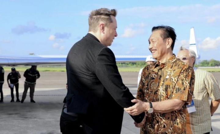 Tiba Di Bali  Elon Musk Langsung Dijemput Luhut Resmikan Starlink Bareng Jokowi