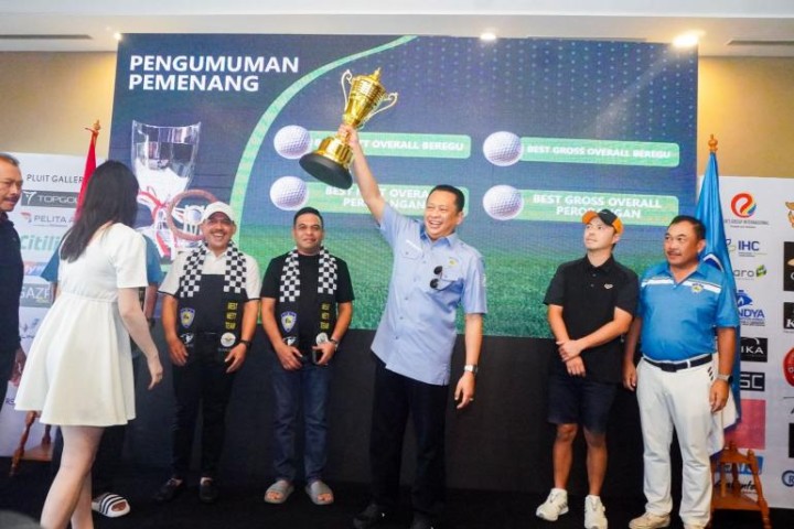 Indonesia Automotive Friendship Golf Gathering Pecahkan Rekor MURI  Bamsoet Beri Apresiasi