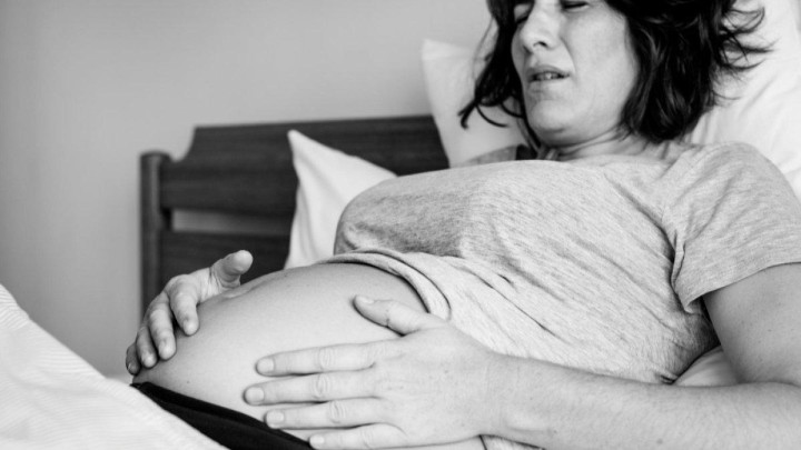 Kenali Penyebab Perut Kencang pada Ibu Hamil Trimester 1, 2 dan 3
